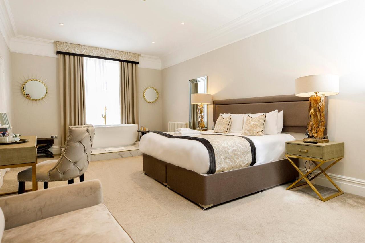 Lanelay Hall Hotel & Spa Hensol Exterior foto A bedroom at the hotel