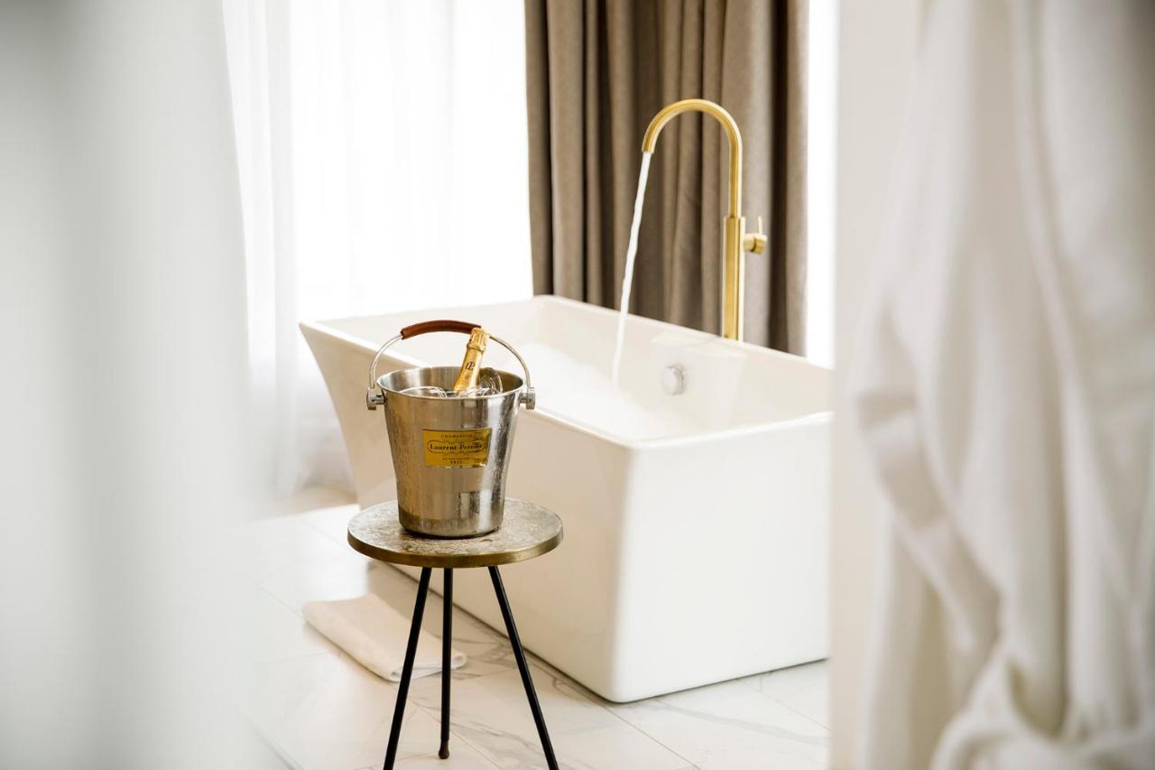 Lanelay Hall Hotel & Spa Hensol Exterior foto A freestanding bathtub