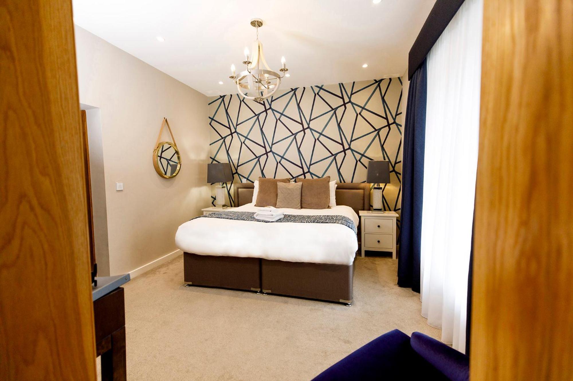 Lanelay Hall Hotel & Spa Hensol Quarto foto A bedroom at the hotel